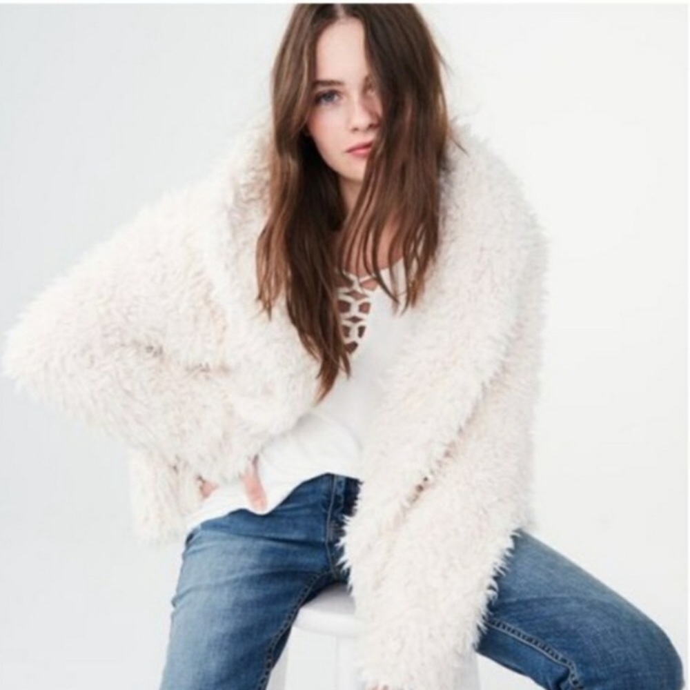 Aeropostale Yeti Fuzzy SZ S/M White Coat NEW WITH